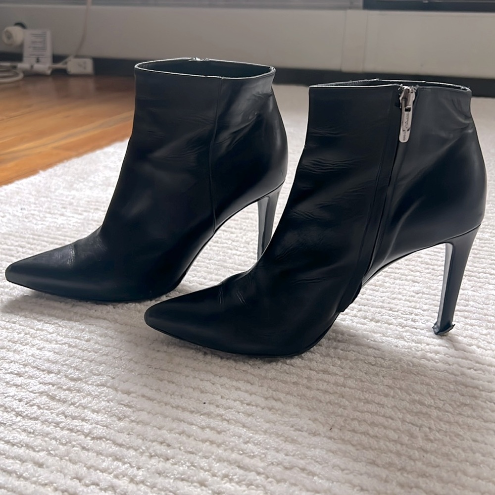 Sergio Rossi leather pointed toe heeled booties, Black in size 38.